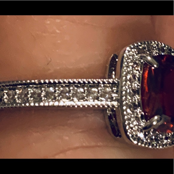 Lovely classic Ruby Ring - Picture 3 of 3